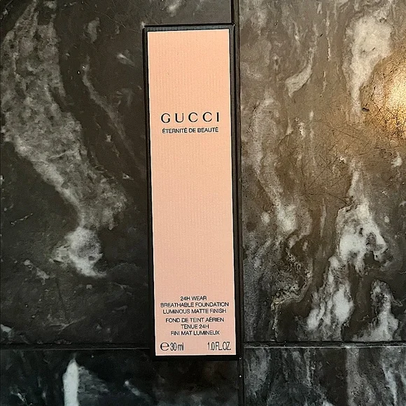 220W - Gucci Eternité De Beauté foundation (Fair Medium with Warm Undert… - Picture 9 of 12